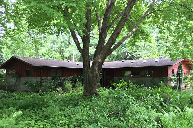 1st image of 325 Corning Dr