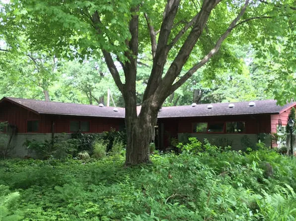 325 Corning Dr, Bratenahl, OH 44108