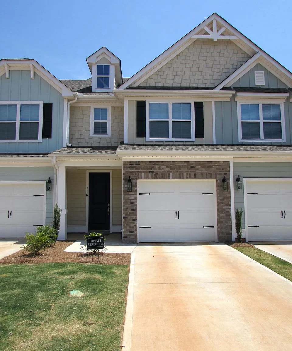 3 bed, 2.5 bath, 1570 sqft, $1,900 — Photo 1