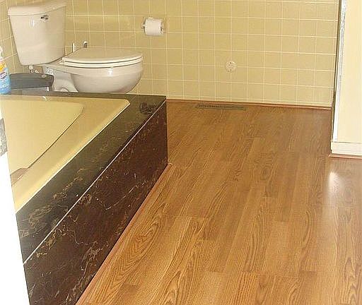 extra long soak tub. 