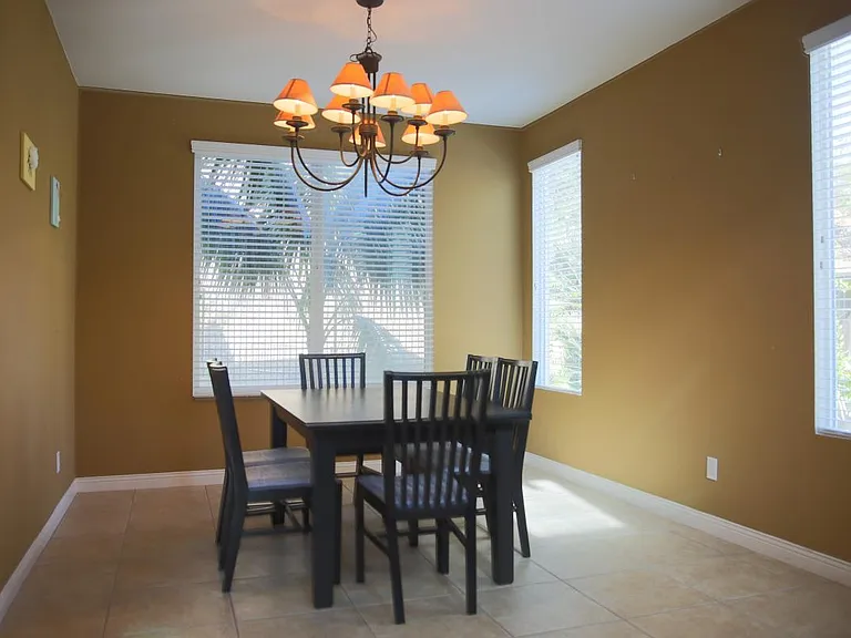 1566 Glencrest Dr — Photo 9
