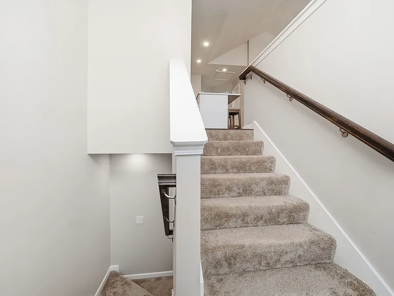 7214 Farmstead Ln — Photo 2