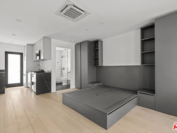 1325 Cabrillo Ave APT 9, Venice, CA 90291