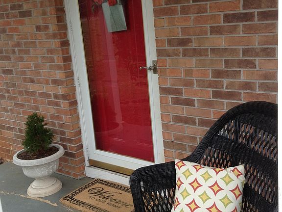 great little front porch!