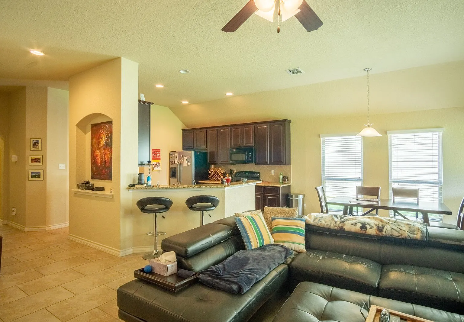 3 bed, 2.0 bath, 1774 sqft, $1,900 — Photo 3