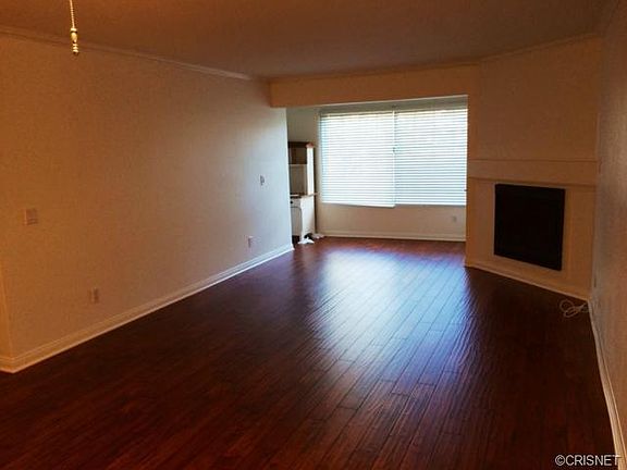 5th image of 5530 Owensmouth Ave APT 120