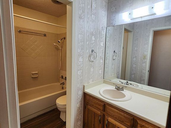 5th image of 1606 Parkview Dr