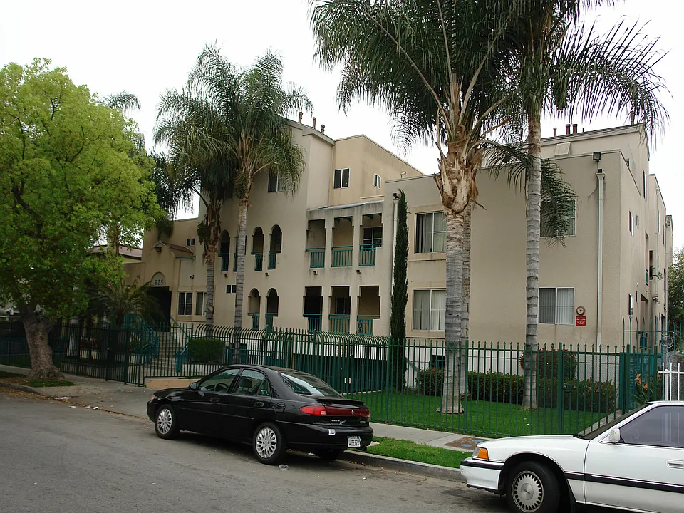 625 N New Hampshire Ave