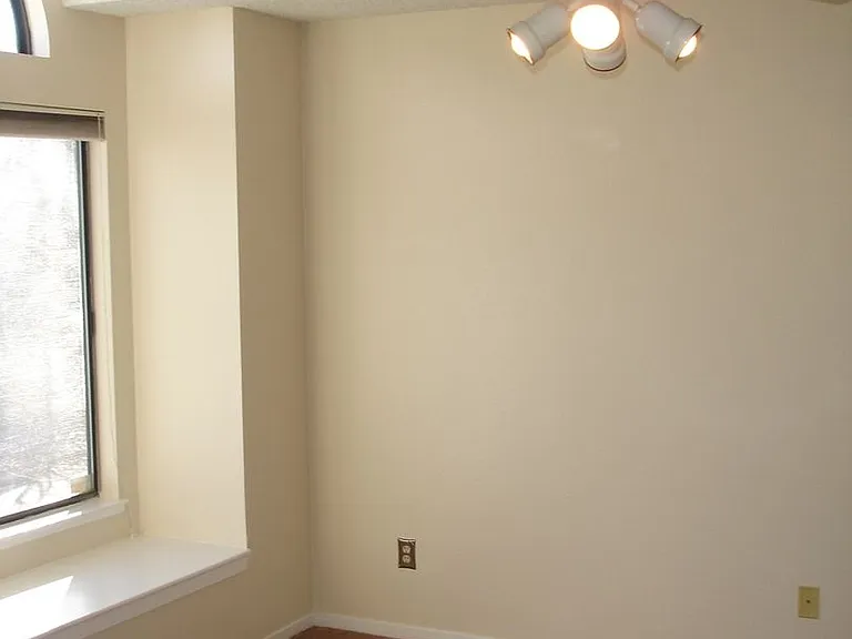 4071 Leeward Ct — Photo 2