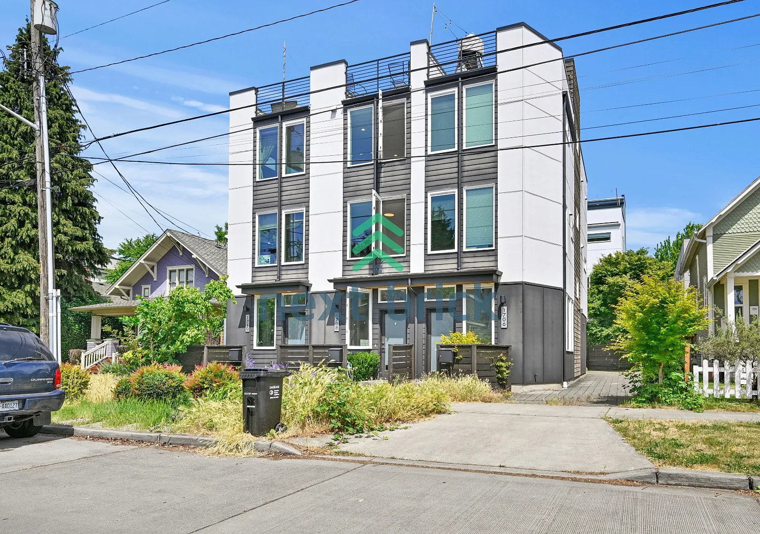 Spacious 3-Bedroom Townhouse in Seattle's Vibrant Heart 2 Full Baths & 1508 Sq Ft of Comfort! — Photo 1
