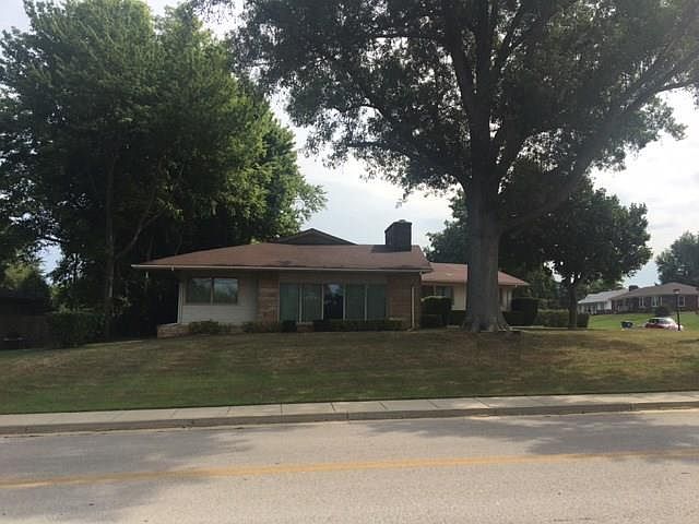 1st image of 3805 Hillcrest Dr