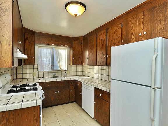 4th image of 1527 Arguello St