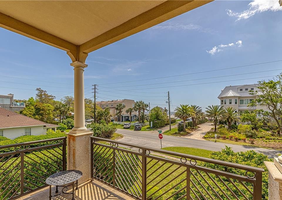1st image of 1015 Beachview Dr #102