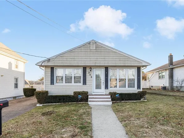206 Toledo Ave, Pawtucket, RI 02860