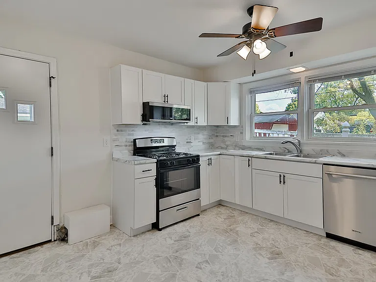 304 Merrill Ave — Photo 13