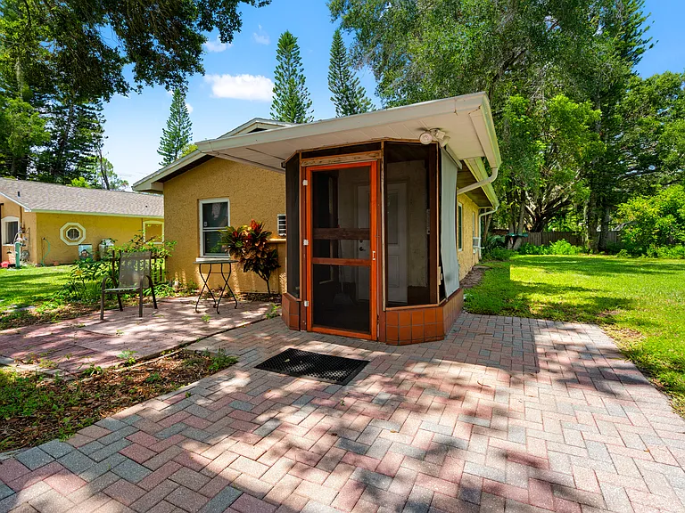 5709 Lake Le Clare Rd — Photo 13