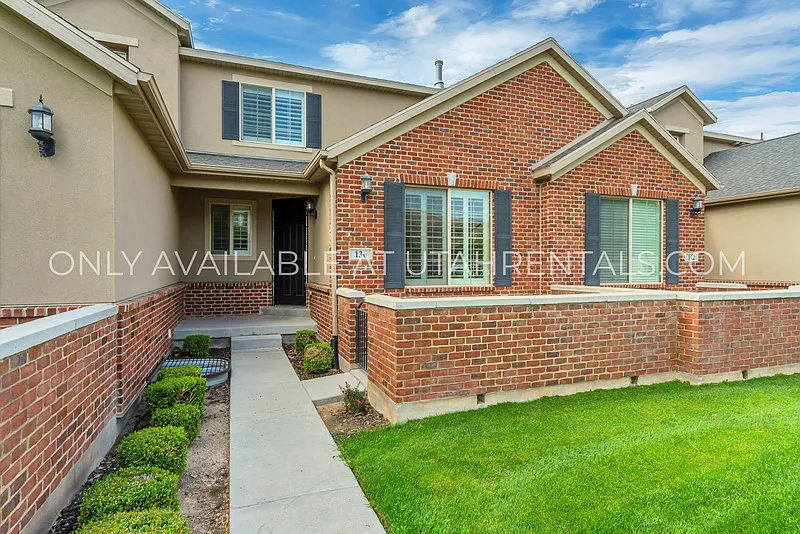 4 bed, 3.0 bath, 2135 sqft, $2,275 — Photo 3