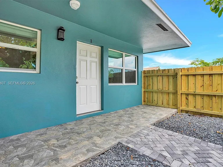 929 S North St #4 — Photo 3