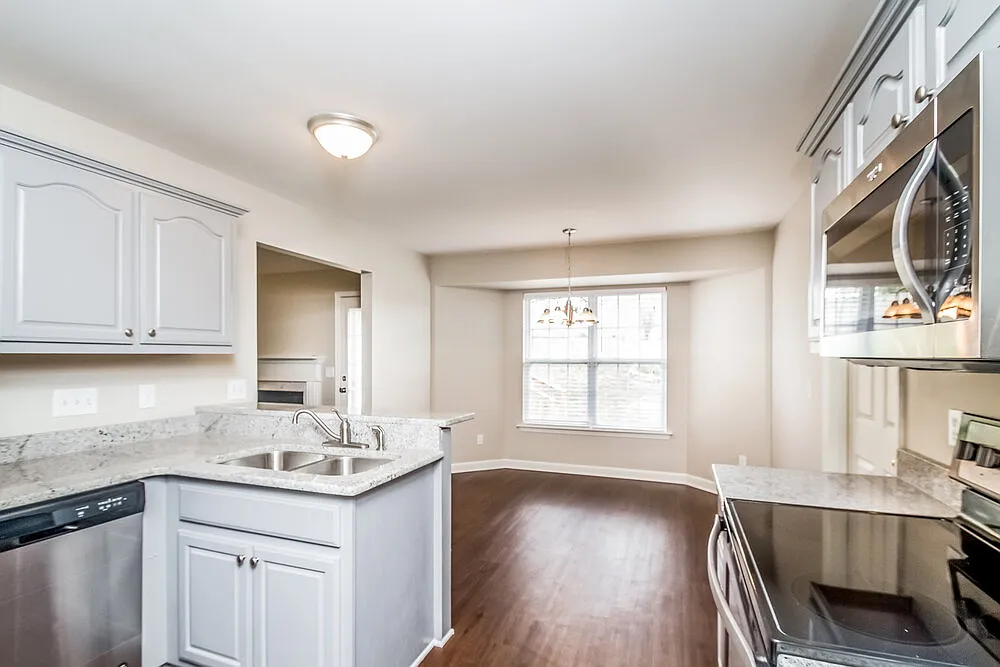 3 bed, 2.0 bath, 1834 sqft, $3,510 — Photo 4