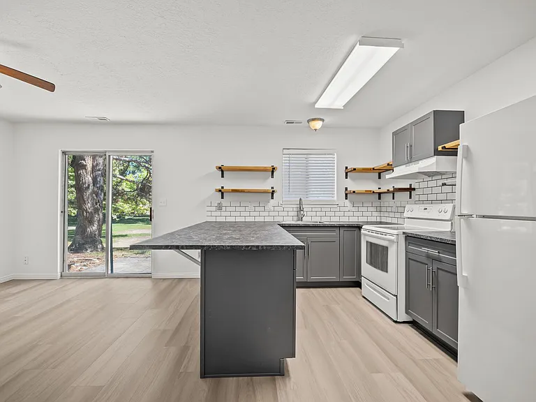 945 S Freedom Blvd #18 — Photo 45