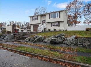 45 Lake Garden Dr, Cranston, RI 02920