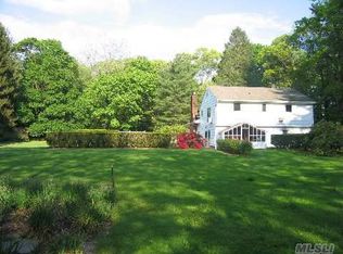 975 Ripley Ln, Oyster Bay, NY 11771