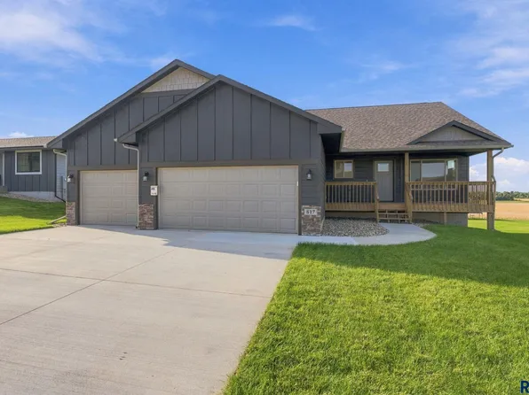817 Sarah C Cir, Garretson, SD 57030