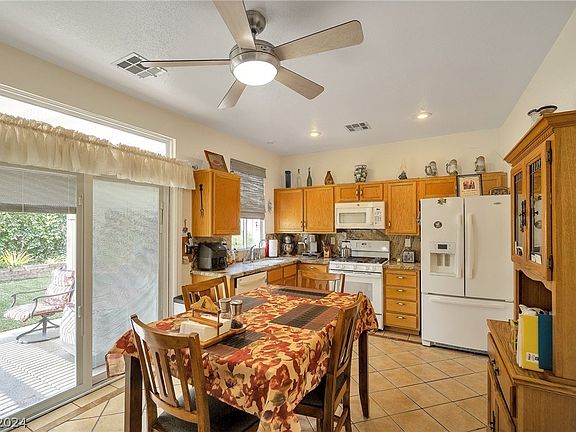 4th image of 993 Scarlet Haze Ave