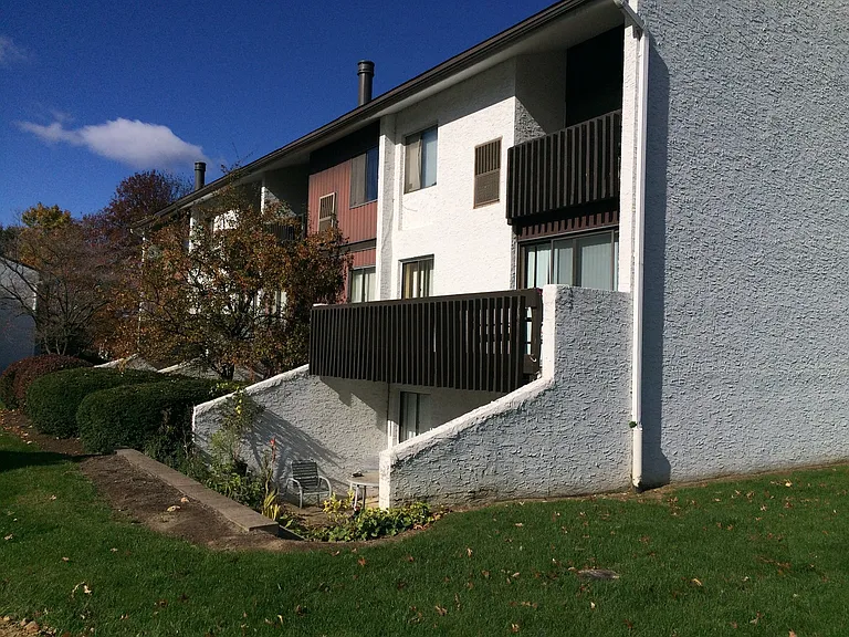 800 Stratford Dr #23 — Photo 4