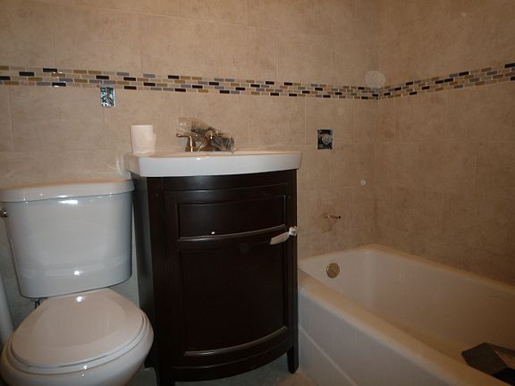 4th image of 122 W 74th St APT A