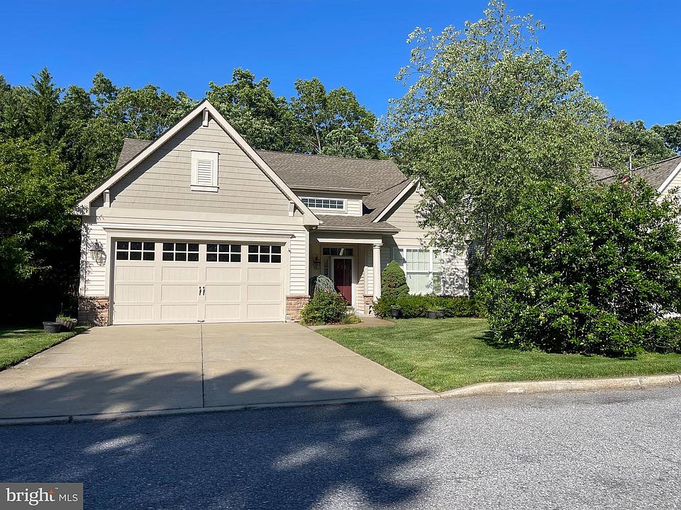 1st image of 535 Country Club Dr
