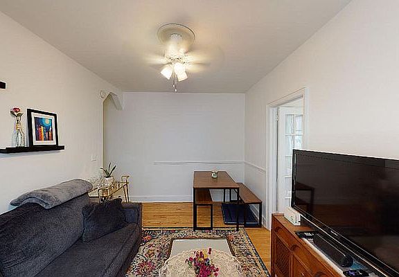 3rd image of 210 W 109th St APT 44