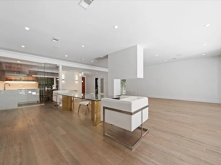 1455 S Castello Ave — Photo 4