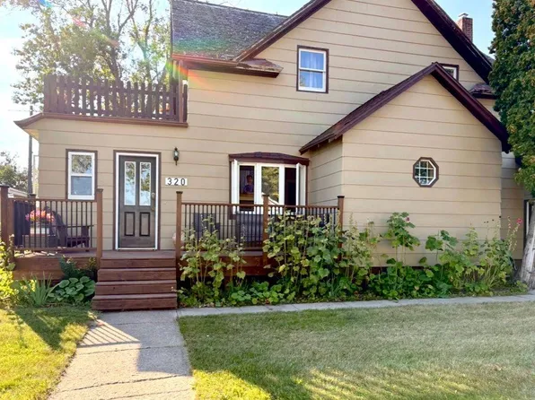 320 S 5th St, Wishek, ND 58495