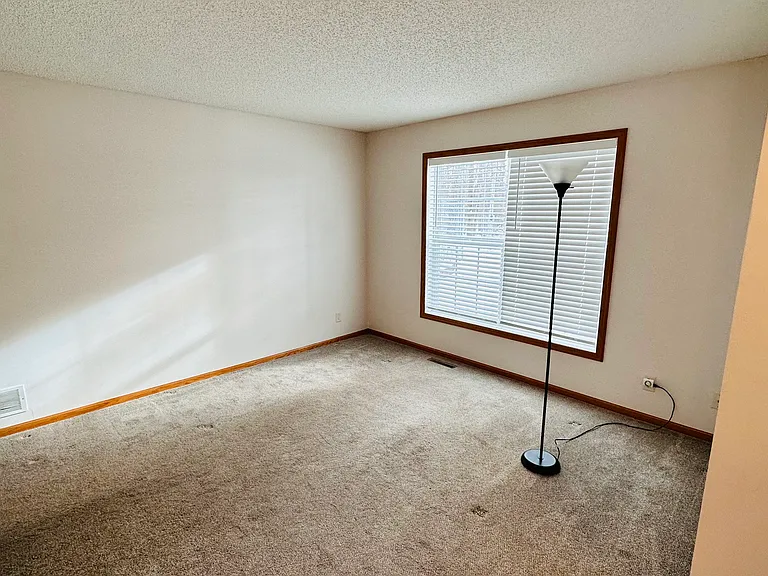 335 Sherwood Ave — Photo 8
