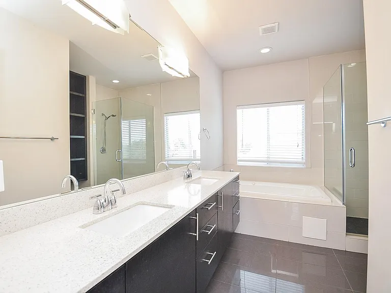 4708 Crawford St — Photo 13