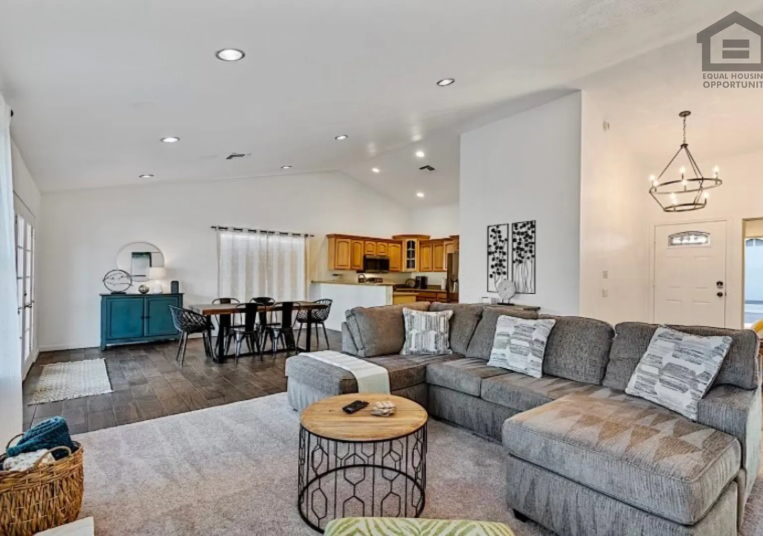 3Bed/2Bath Furnished House at 7th Ave/Union Hills! Move-In Ready on 12/10/2026! — Photo 3