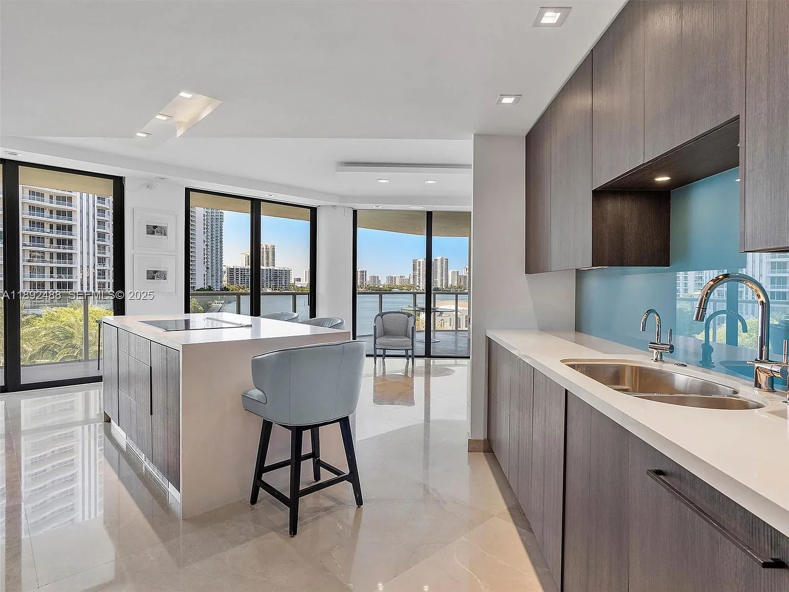 4000 Island Blvd — Photo 2