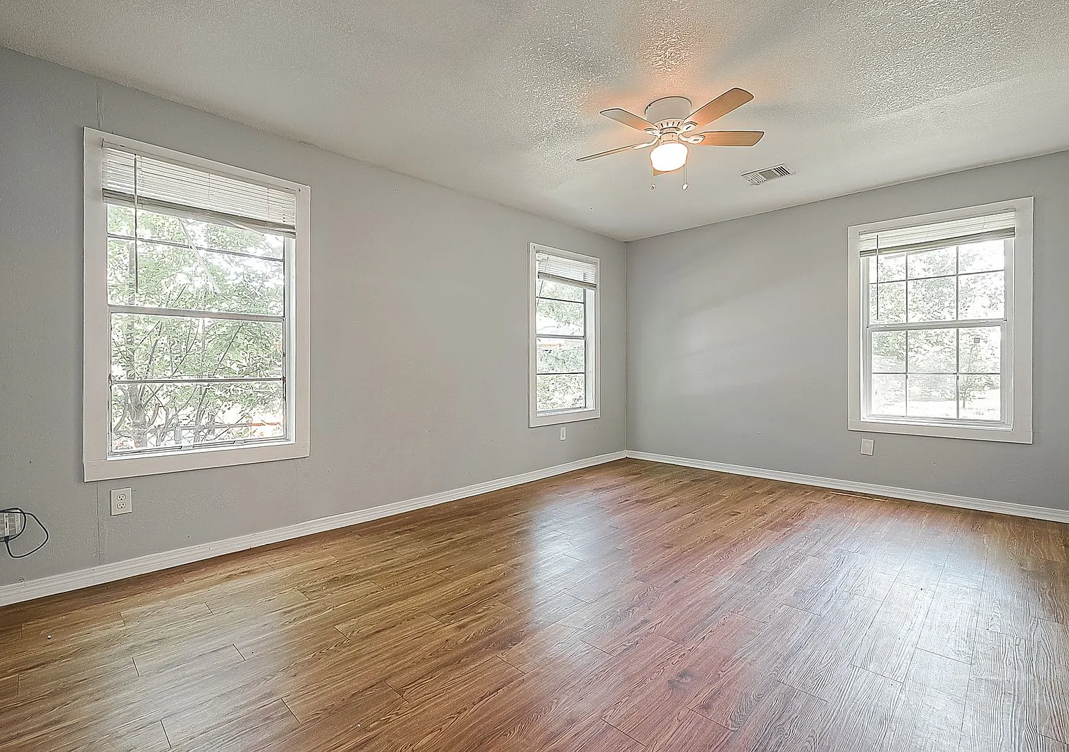 Spacious Single-Family Houston Home in Convenient Southeast Location Near Major Highways & City A... — Photo 3