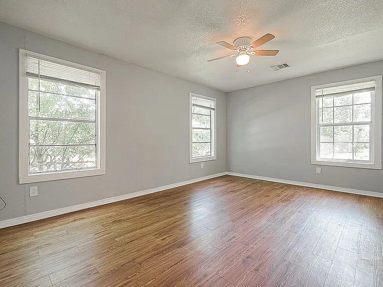 4810 Carmen St — Photo 3