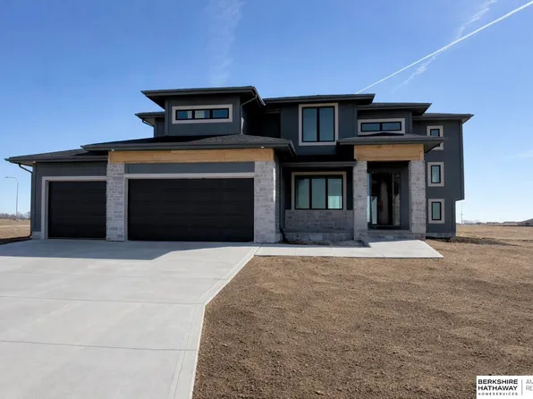 10209 S 214th St, Gretna, NE 68028