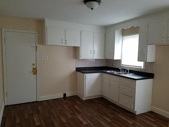 5th image of 2726 Ferry Ave #1