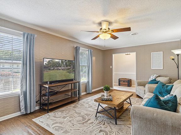 5th image of 105 Lake Bluff Drive