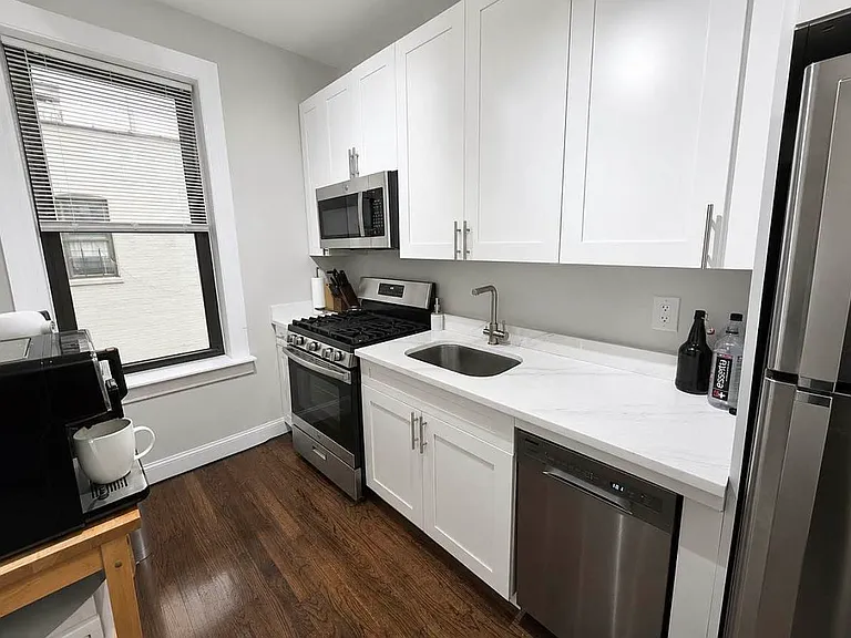 2075 E 16th St #4Q — Photo 1