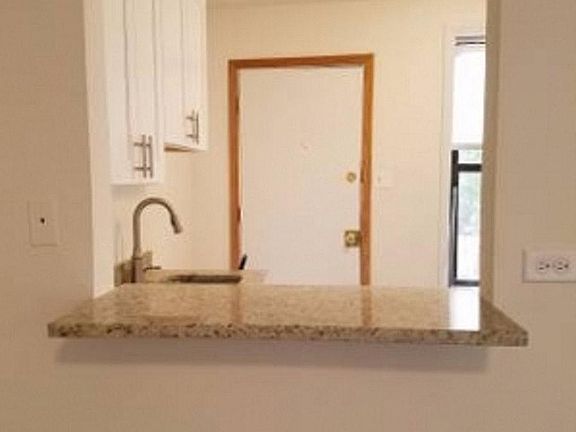 5th image of 1363 W Sunnyside Ave #1W
