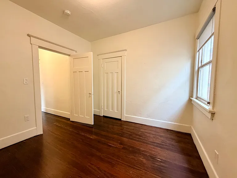 5234 University Way NE — Photo 9