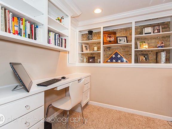 5th image of 3701 N Lakewood Ave #1