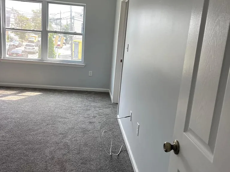 565 Hawthorne Ave #3 — Photo 4
