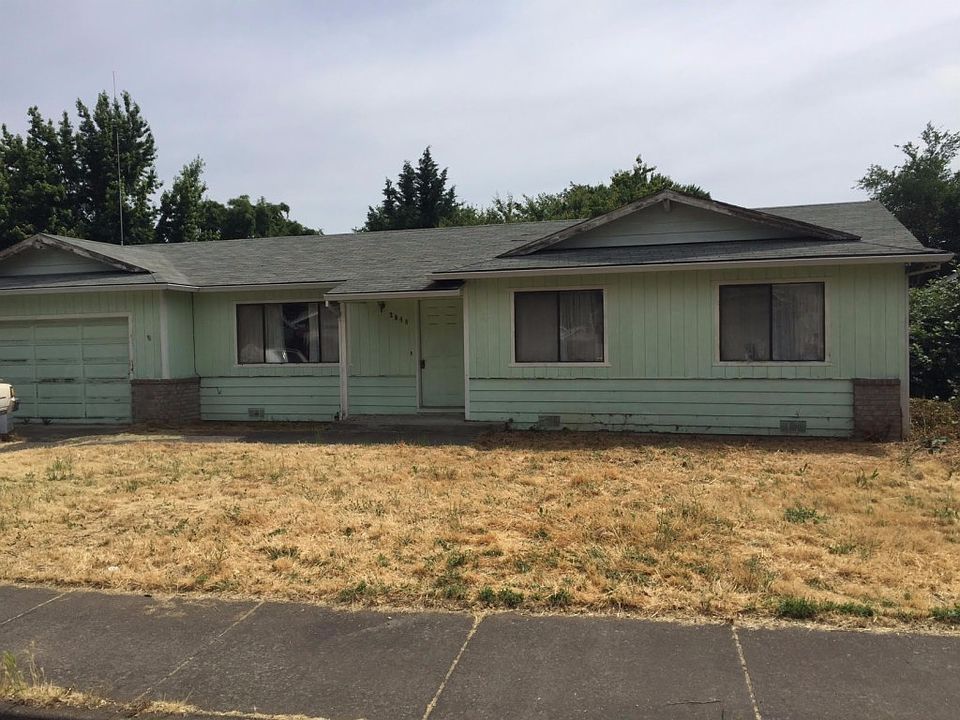 2nd image of 3048 Glengrove Ave