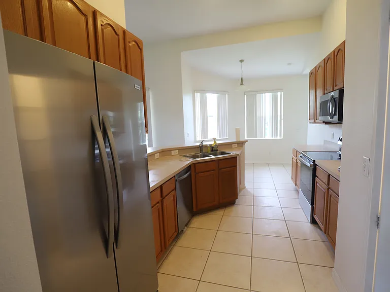 Kitchen - brand new stainless steel appliances